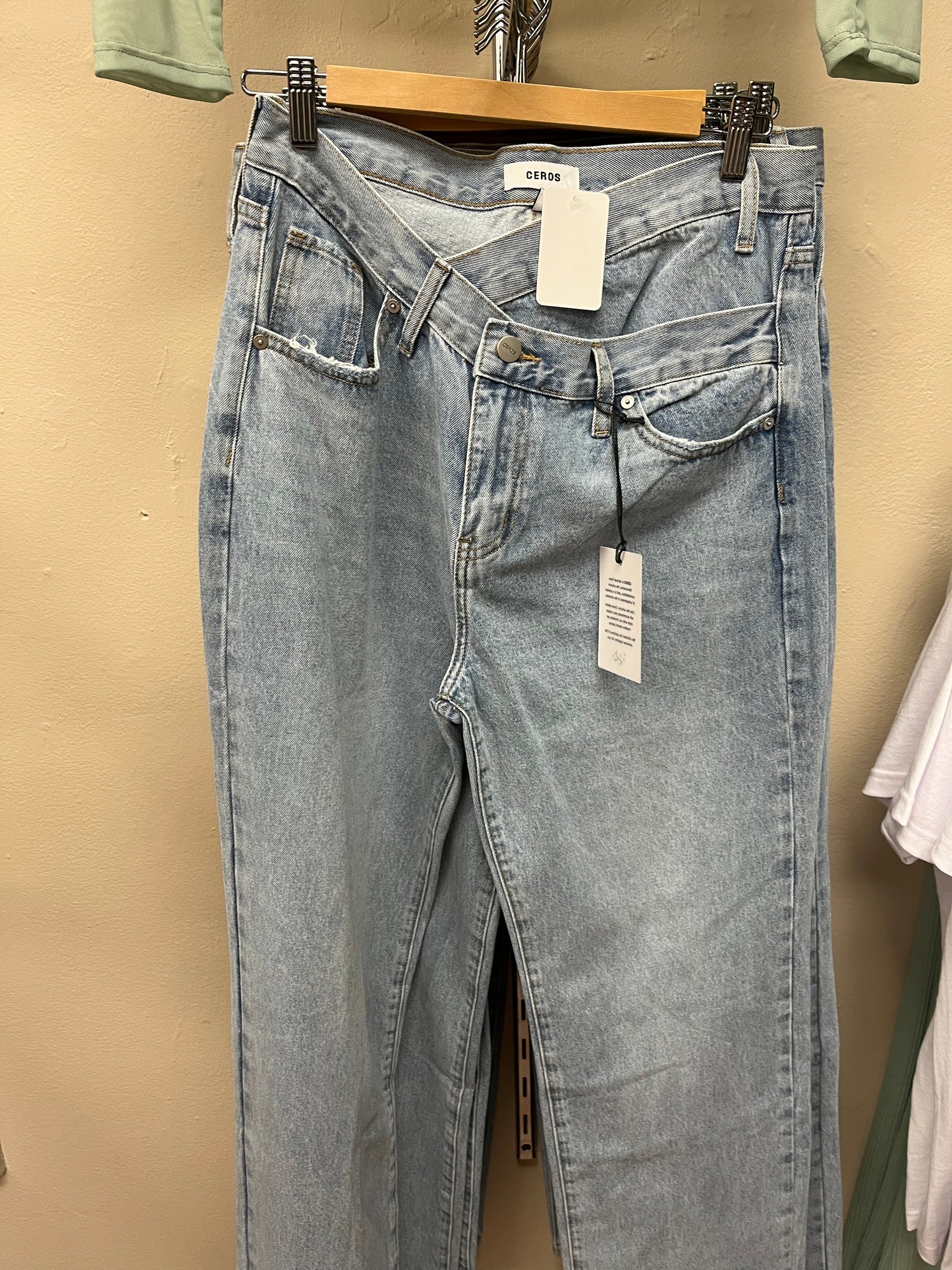 Light Wash Asymmetrical Waist Jeans - CEROS